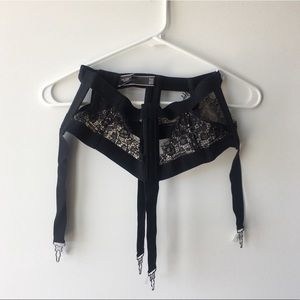garder belt w/ lace design
